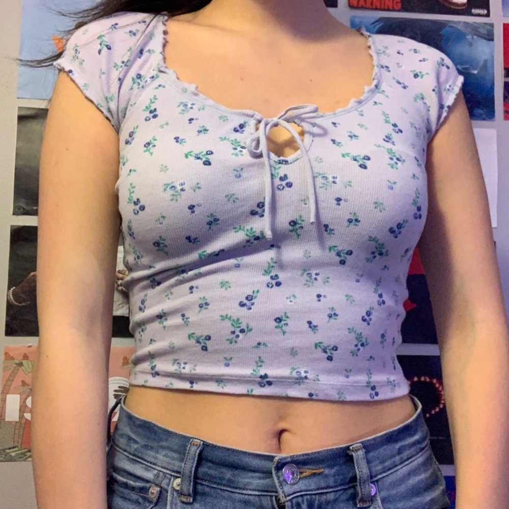 cute flower top!